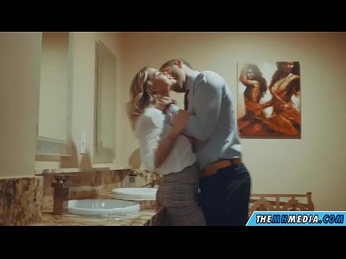 ❤️ Când o blondă cu sânii mari te seduce într-o toaletă publică at ro.dreamypassionjourney.ru ☑
